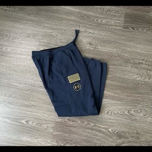 UnderArmor Sweatpants size L(The Rocks Collection)